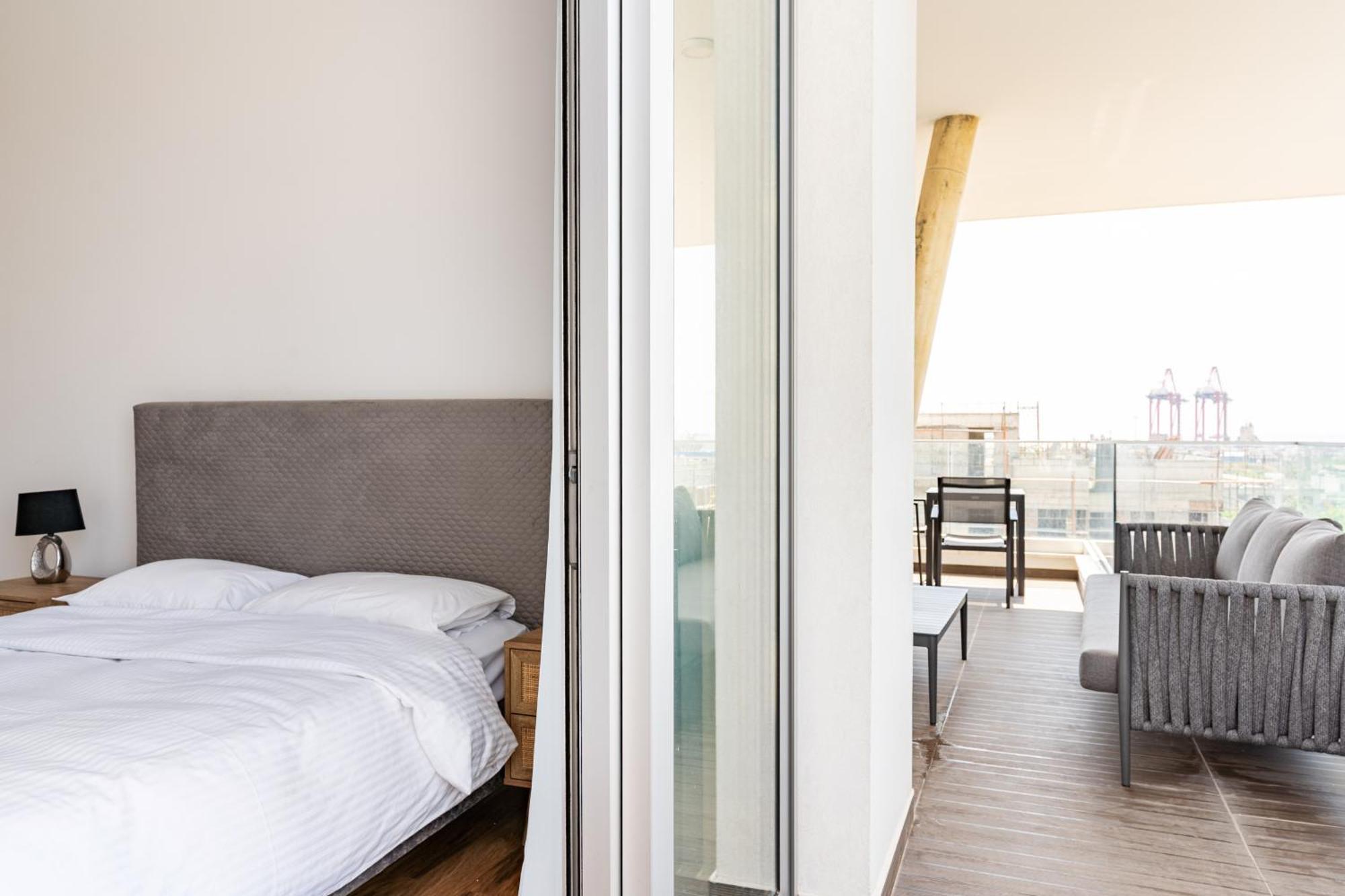 Yamas Urban Living Zakaki Pool Penthouses & Apartments Limasol Buitenkant foto