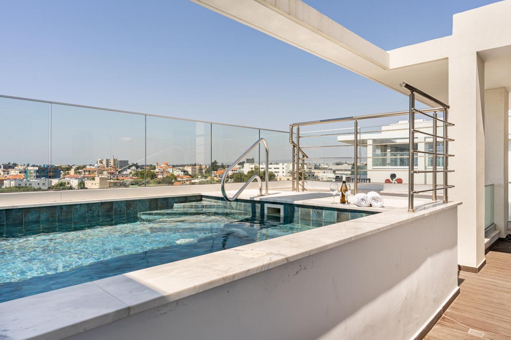 Yamas Urban Living Zakaki Pool Penthouses & Apartments Limasol Buitenkant foto