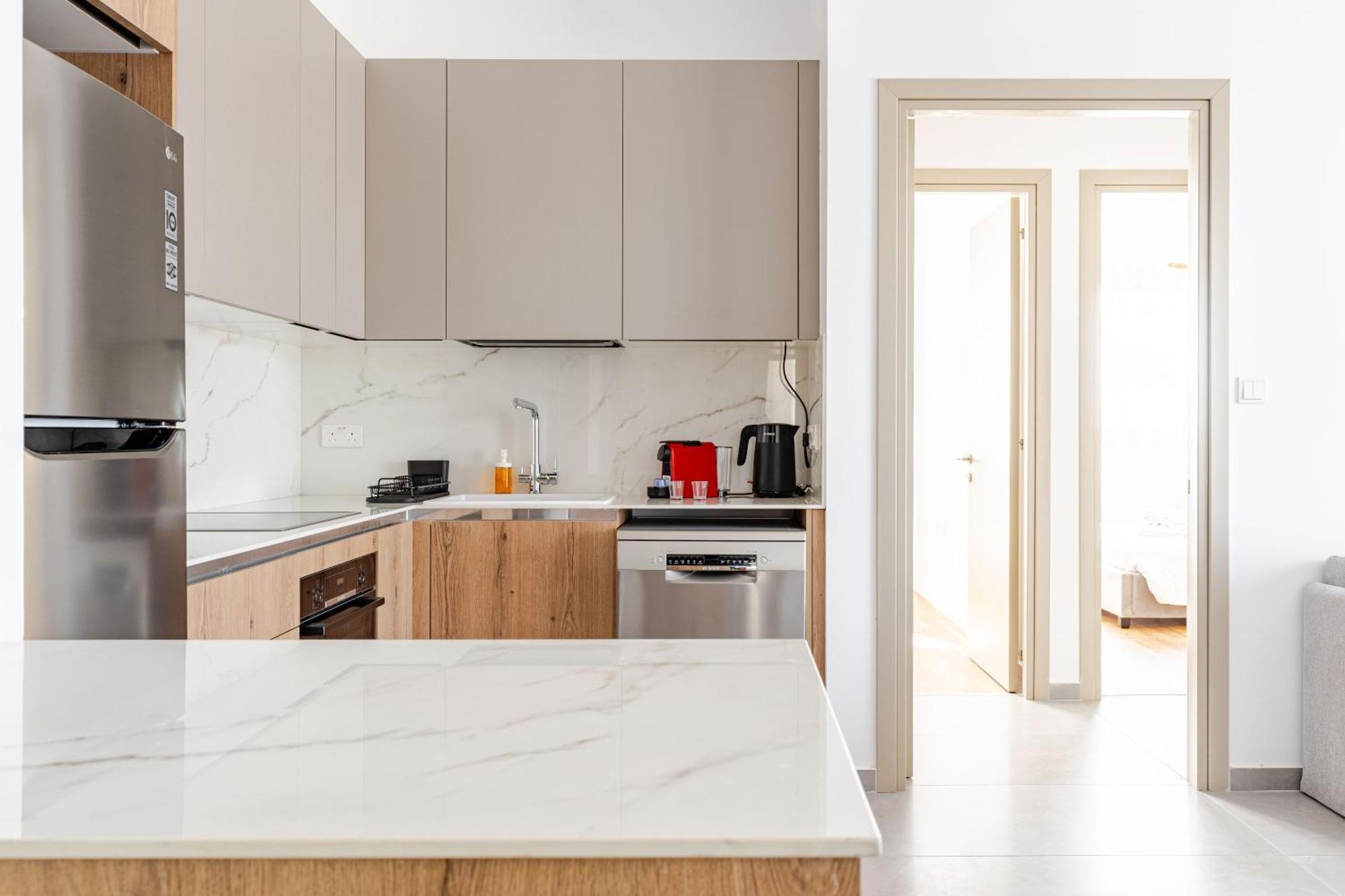 Yamas Urban Living Zakaki Pool Penthouses & Apartments Limasol Buitenkant foto