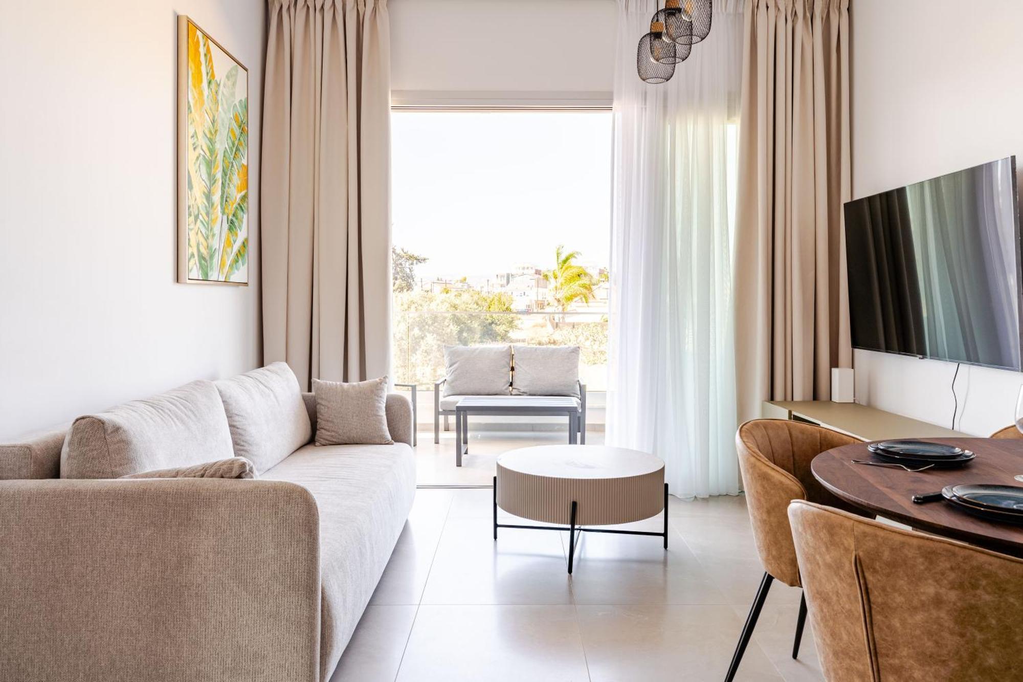 Yamas Urban Living Zakaki Pool Penthouses & Apartments Limasol Buitenkant foto
